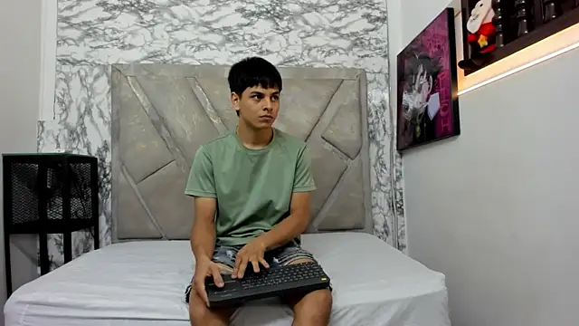 Logan Jhonson online show from September 23, 2025, 2:29 am