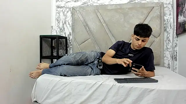 Logan Jhonson online show from September 27, 2025, 2:39 am