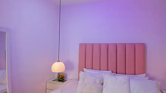 Amy Ferreira online show from October 25, 2025, 11:05 pm