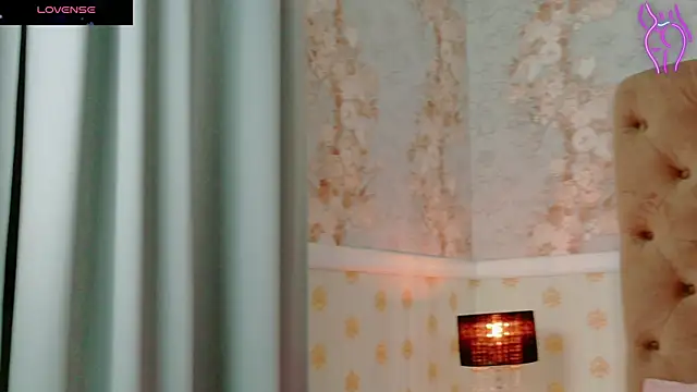 CoraVex online show from October 20, 2025, 4:25 am