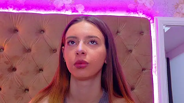 CoraVex online show from April 25, 2026, 4:04 am