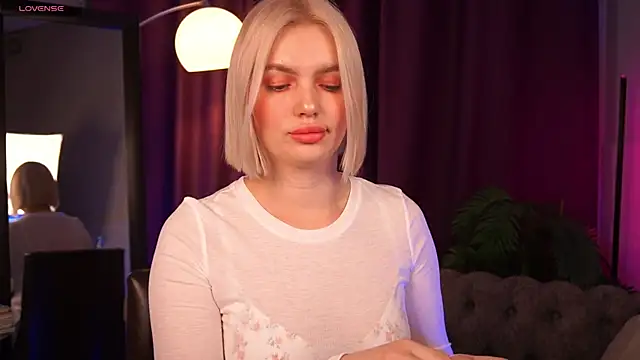 Amelia Wells online show from November 12, 2025, 5:00 am