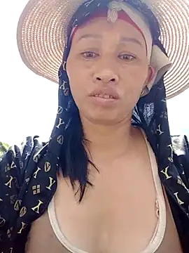 Snapshot of donna-bae chatting on February 26, 2026, 4:01 am donna-bae online show from February 26, 2026, 4:01 am