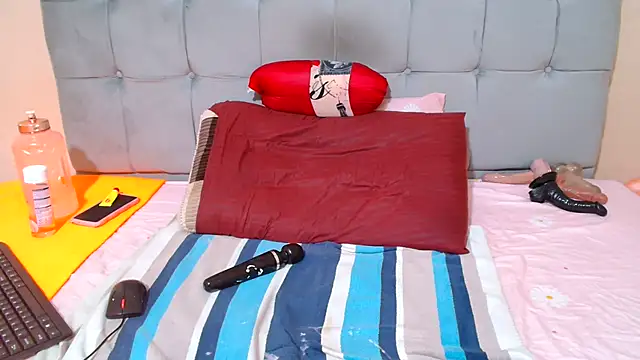 massive booty25 online show from May 12, 2026, 5:15 am