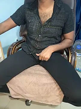 yourhoneyx1 online show from November 4, 2025, 5:50 pm