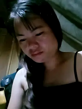 emly-xinh18 online show from October 6, 2025, 7:25 pm