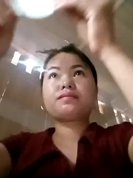 emly-xinh18 online show from October 1, 2025, 12:49 am