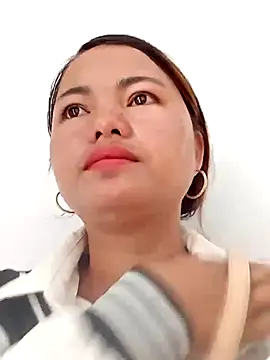 emly-xinh18 online show from September 27, 2025, 2:18 am