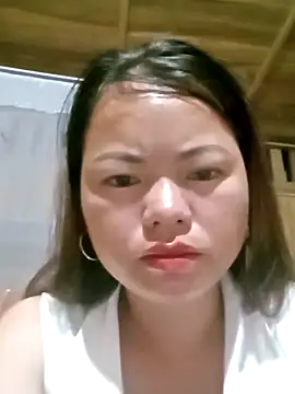 emly-xinh18 online show from September 27, 2025, 2:23 pm