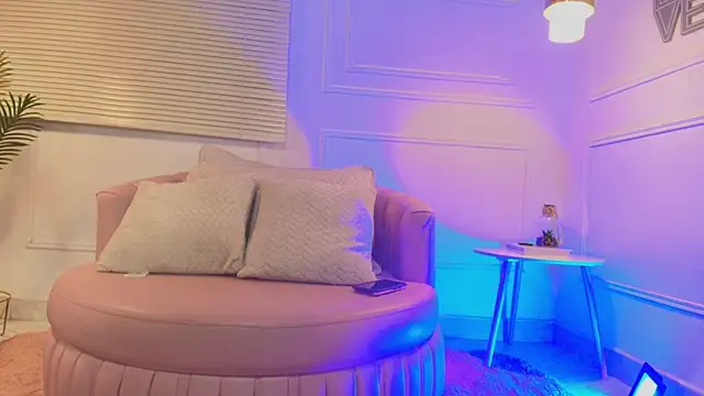 alessia moon1 online show from November 14, 2025, 12:20 pm