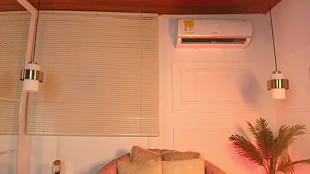 alessia moon1 online show from October 24, 2025, 12:59 pm