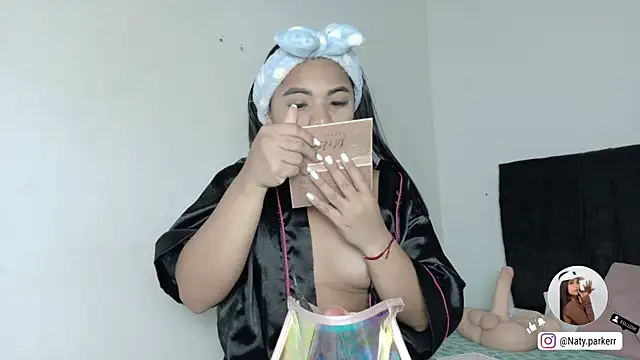 Natashaparker   online show from April 8, 2026, 9:38 pm