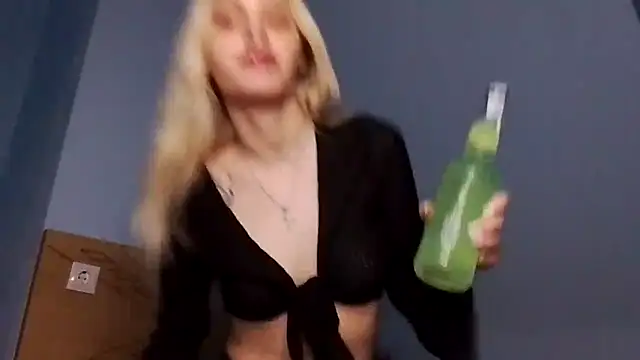 lesyawhite online show from October 3, 2025, 6:09 pm