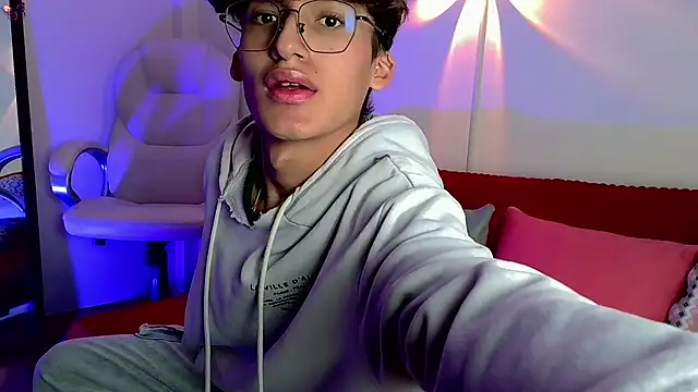 bellmontneon online show from September 29, 2025, 11:27 am