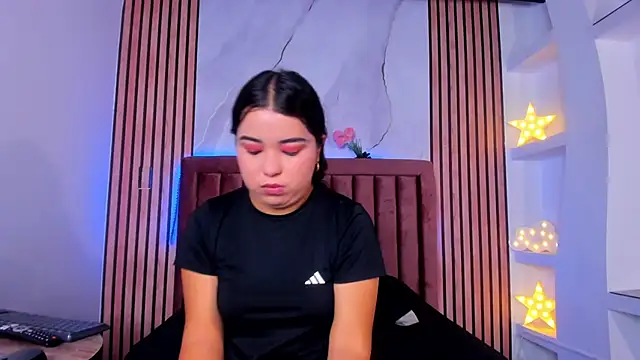 Snapshot of LunaWiill_ chatting on October 21, 2025, 12:15 pm LunaWiill online show from October 21, 2025, 12:15 pm