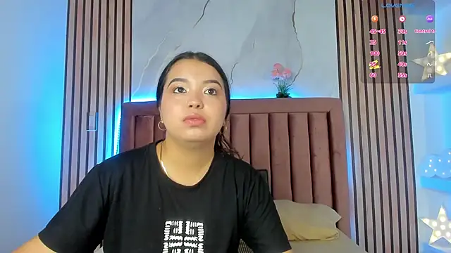 Snapshot of LunaWiill_ chatting on October 27, 2025, 12:17 pm LunaWiill online show from October 27, 2025, 12:17 pm