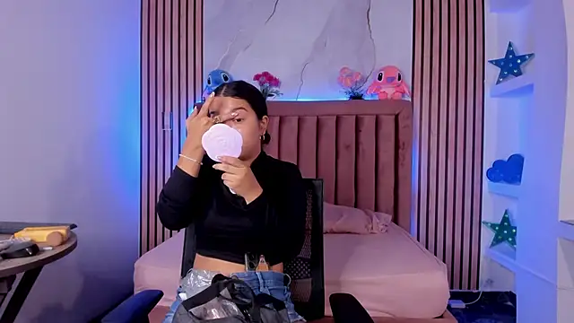 Snapshot of LunaWiill_ chatting on November 12, 2025, 12:09 pm LunaWiill online show from November 12, 2025, 12:09 pm