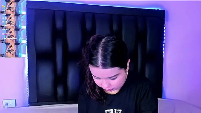 Snapshot of LunaWiill_ chatting on November 5, 2025, 12:08 pm LunaWiill online show from November 5, 2025, 12:08 pm