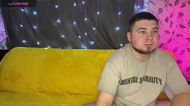 Snapshot of coupleinspire chatting on December 19, 2025, 9:39 pm coupleinspire online show from December 19, 2025, 9:39 pm