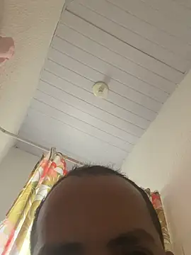 gustavo10l online show from April 23, 2026, 6:31 pm