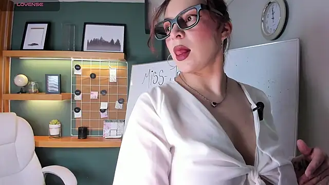 Jenniekim 18 online show from November 5, 2025, 12:08 pm