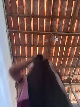 loirinhaaa online show from April 17, 2026, 2:53 pm