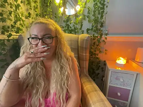 BonnyDesire online show from October 3, 2025, 4:41 pm