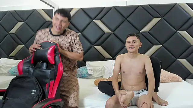 Hot Threesomee online show from November 18, 2025, 1:03 pm