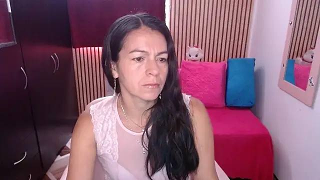 camilavargas  online show from April 14, 2026, 4:12 pm