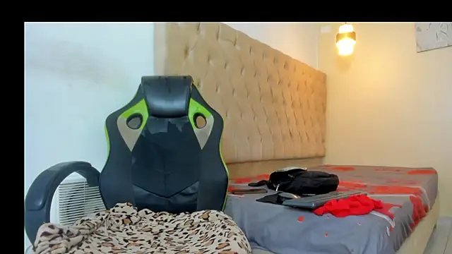 Naomis 35 online show from December 19, 2025, 8:00 pm