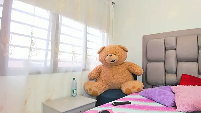 Snapshot of Beauty_Luci chatting on October 10, 2025, 6:53 pm Beauty Luci online show from October 10, 2025, 6:53 pm