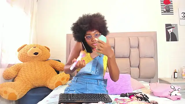 Snapshot of Beauty_Luci chatting on October 20, 2025, 7:58 pm Beauty Luci online show from October 20, 2025, 7:58 pm