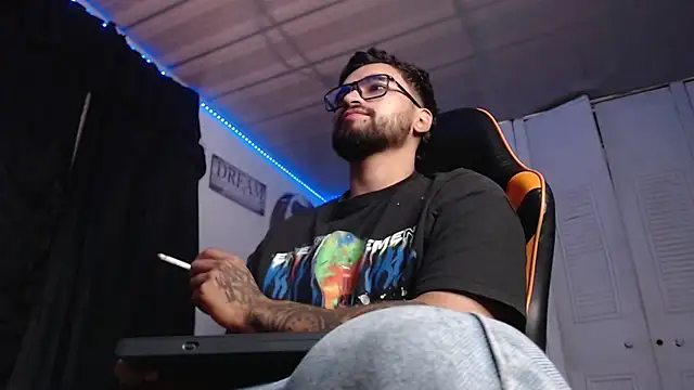 Snapshot of Chrys_harris77 chatting on October 14, 2025, 9:47 pm Chrys harris77 online show from October 14, 2025, 9:47 pm