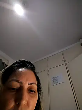 Snapshot of Lunita86 chatting on October 29, 2025, 2:43 am Lunita86 online show from October 29, 2025, 2:43 am