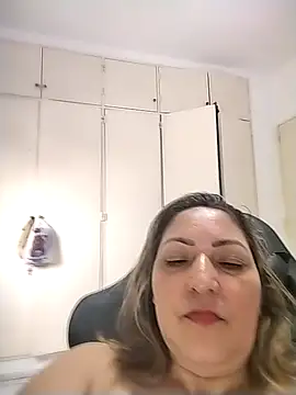 Lunita86 online show from December 20, 2025, 2:31 pm