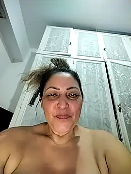 Lunita86 online show from May 11, 2026, 3:08 am