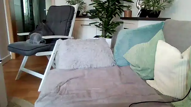 Snapshot of pup_benji chatting on June 4, 2026, 10:20 am pup benji online show from June 4, 2026, 10:20 am