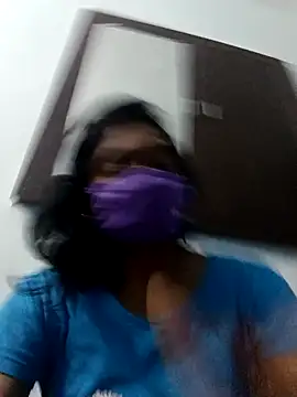 honeyqueen143 online show from December 4, 2025, 5:23 pm