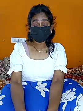 honeyqueen143 online show from September 25, 2025, 7:36 am