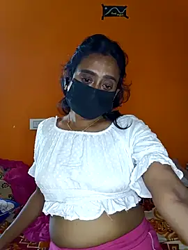 honeyqueen143 online show from September 26, 2025, 4:41 am