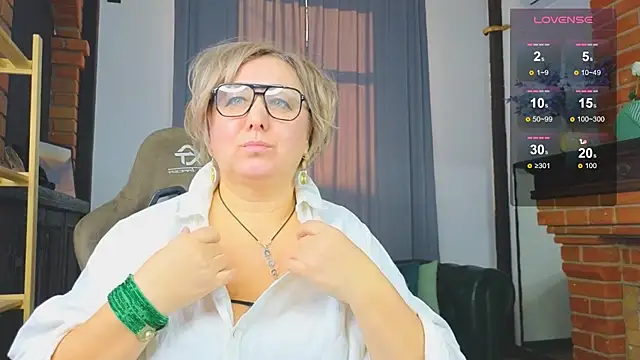 Marta Wils online show from November 17, 2025, 3:32 am