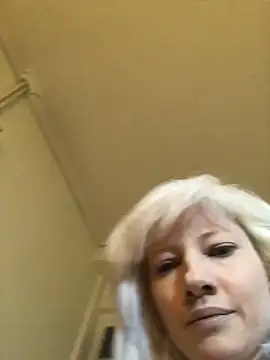 juliaoneandonly online show from October 7, 2025, 8:59 am