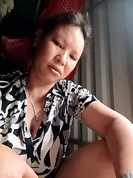 Snapshot of callistra chatting on April 17, 2026, 11:18 pm callistra online show from April 17, 2026, 11:18 pm