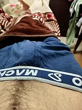 king boy070 online show from December 18, 2025, 6:12 pm