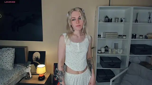 DianeHonnette online show from October 9, 2025, 7:14 pm