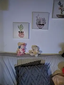 Suzanelee1 online show from October 5, 2025, 9:27 pm