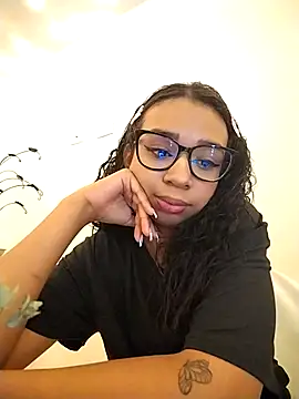 Suzanelee1 online show from October 4, 2025, 11:28 pm