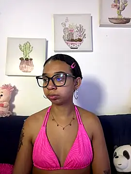 Snapshot of Suzanelee1 chatting on January 7, 2026, 1:27 pm Suzanelee1 online show from January 7, 2026, 1:27 pm