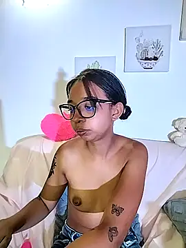 Suzanelee1 online show from September 22, 2025, 10:05 pm