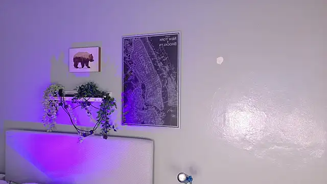 KeendraFox  online show from April 12, 2026, 11:35 am